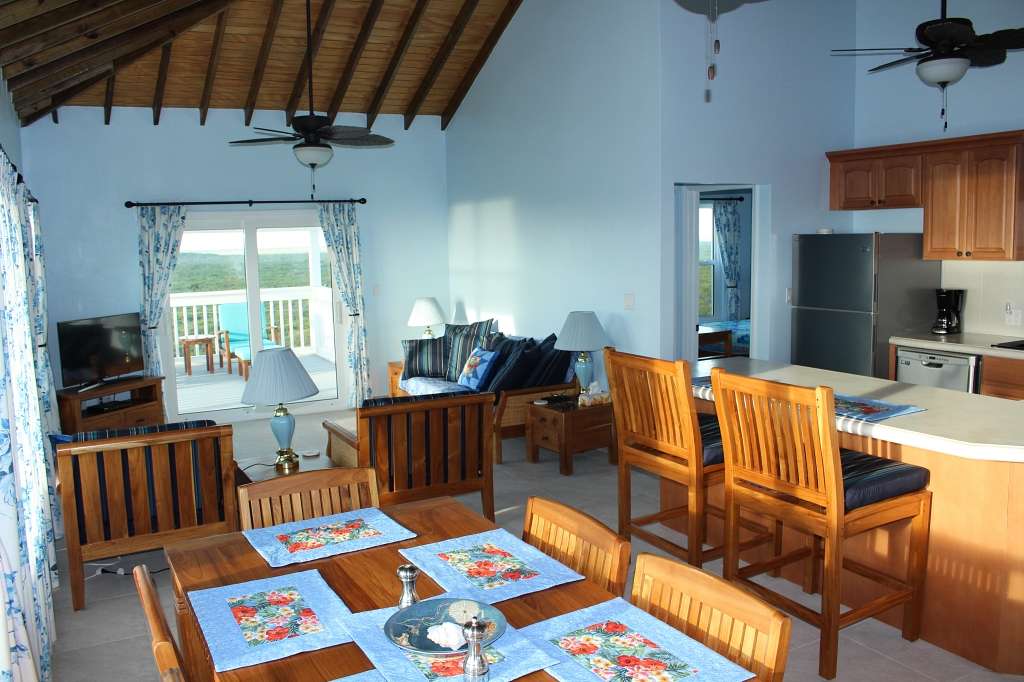 Tropical escapes, Far Away Dining-Living