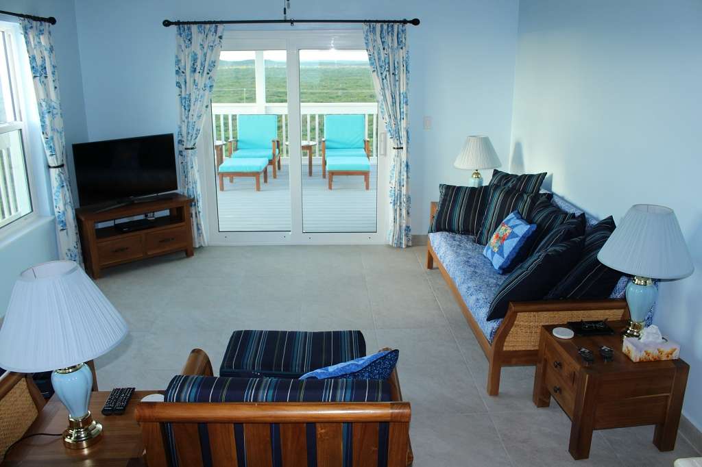 Tropical escapes, Far Away Living Room
